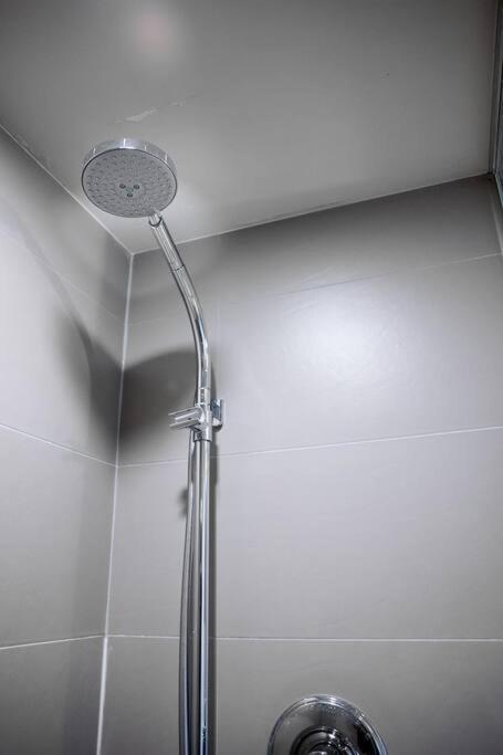 Chic 1-Br Condo; Parking Included; Downtown Core Toronto Ngoại thất bức ảnh