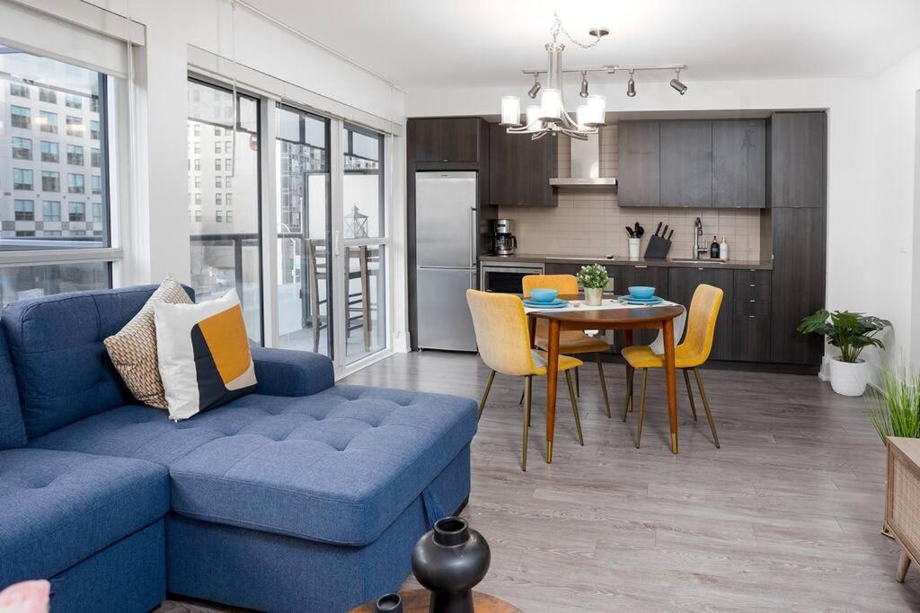 Chic 1-Br Condo; Parking Included; Downtown Core Toronto Ngoại thất bức ảnh