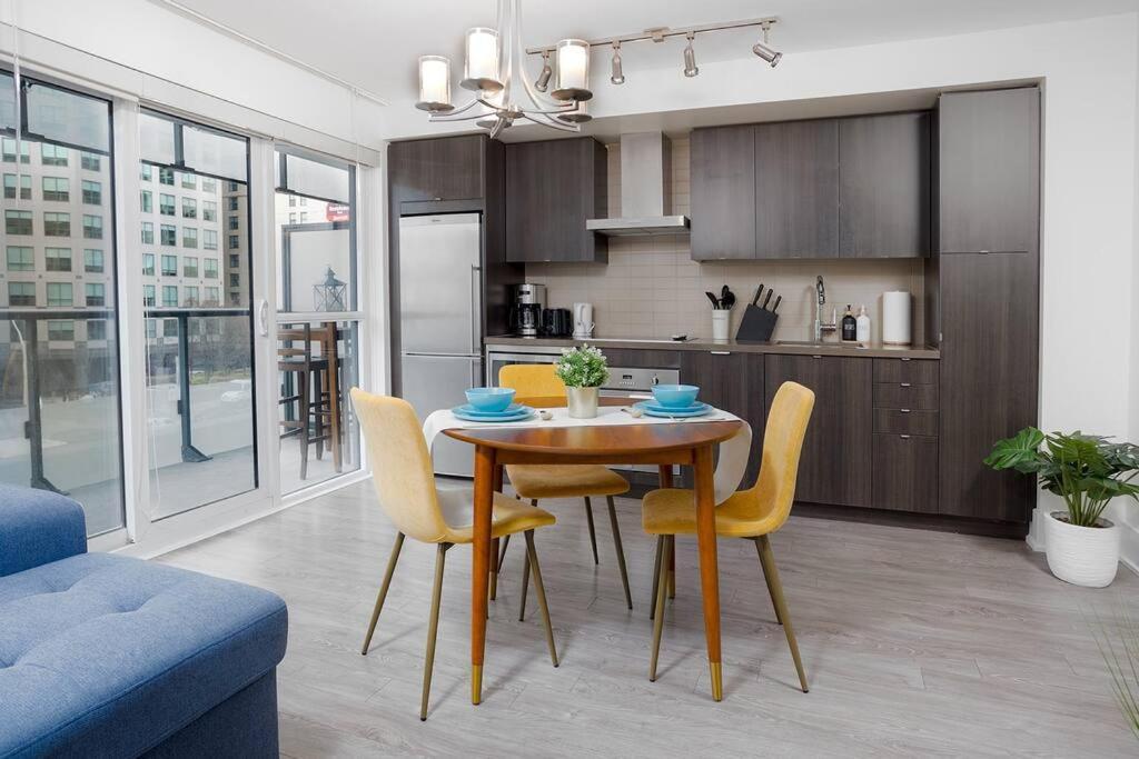 Chic 1-Br Condo; Parking Included; Downtown Core Toronto Ngoại thất bức ảnh