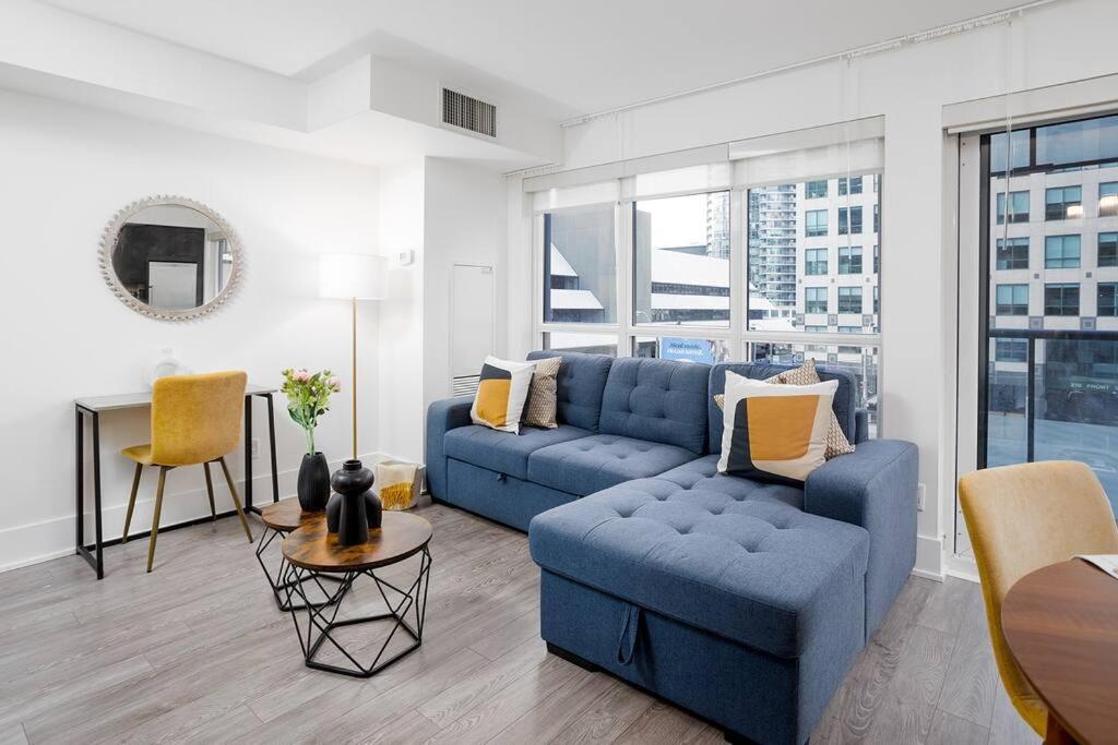 Chic 1-Br Condo; Parking Included; Downtown Core Toronto Ngoại thất bức ảnh