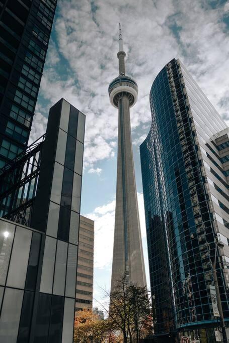 Chic 1-Br Condo; Parking Included; Downtown Core Toronto Ngoại thất bức ảnh