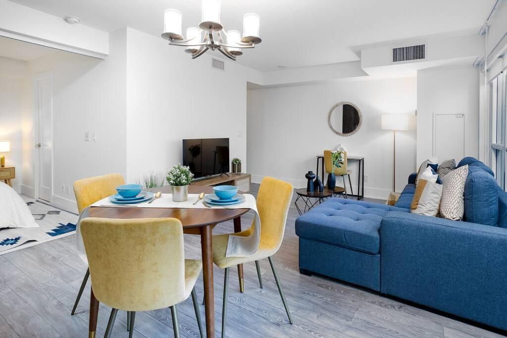 Chic 1-Br Condo; Parking Included; Downtown Core Toronto Ngoại thất bức ảnh