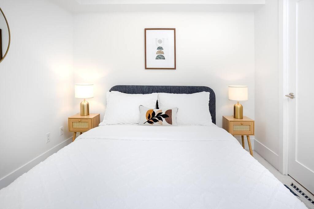 Chic 1-Br Condo; Parking Included; Downtown Core Toronto Ngoại thất bức ảnh