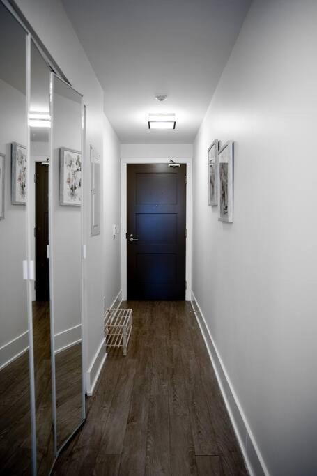 Chic 1-Br Condo; Parking Included; Downtown Core Toronto Ngoại thất bức ảnh